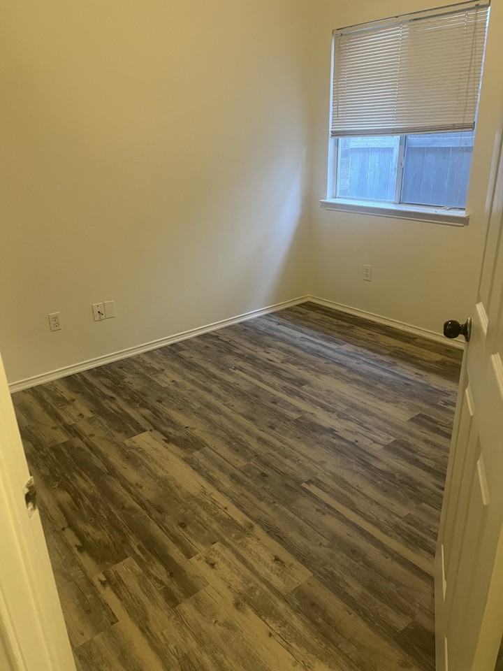 1713 Mckenzie St - Photo 2 of 16