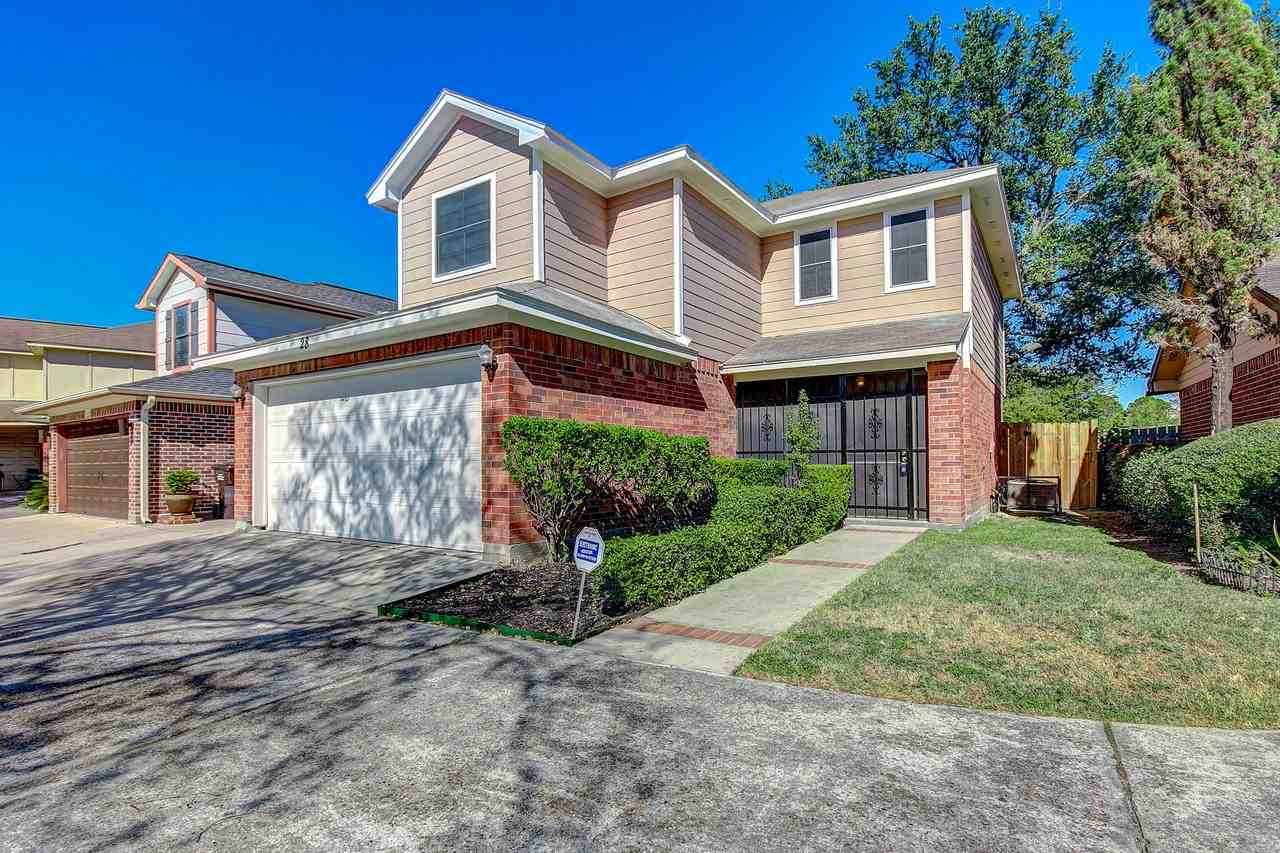 28 Regency Ln - Photo 2 of 31