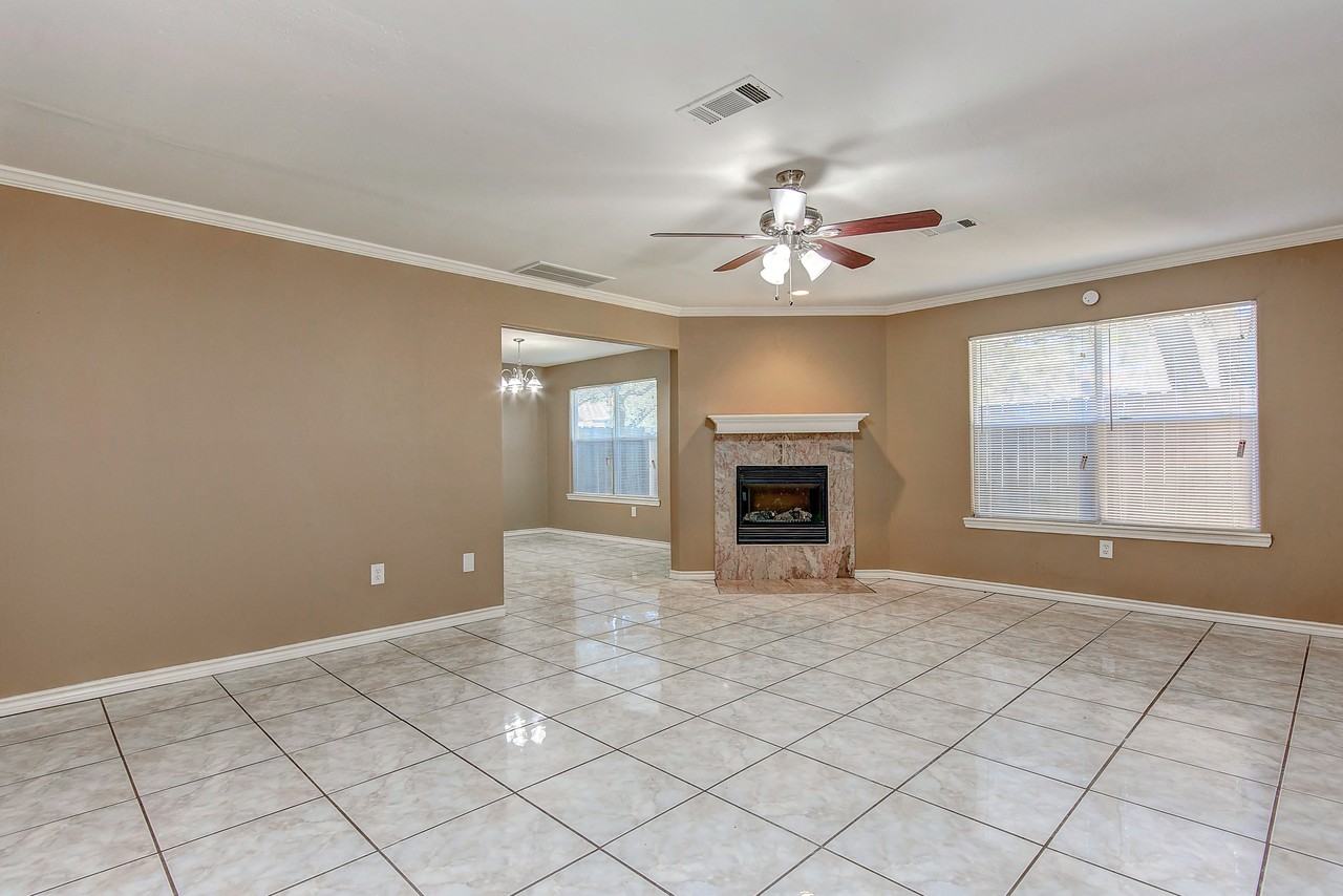 28 Regency Ln - Photo 7 of 31