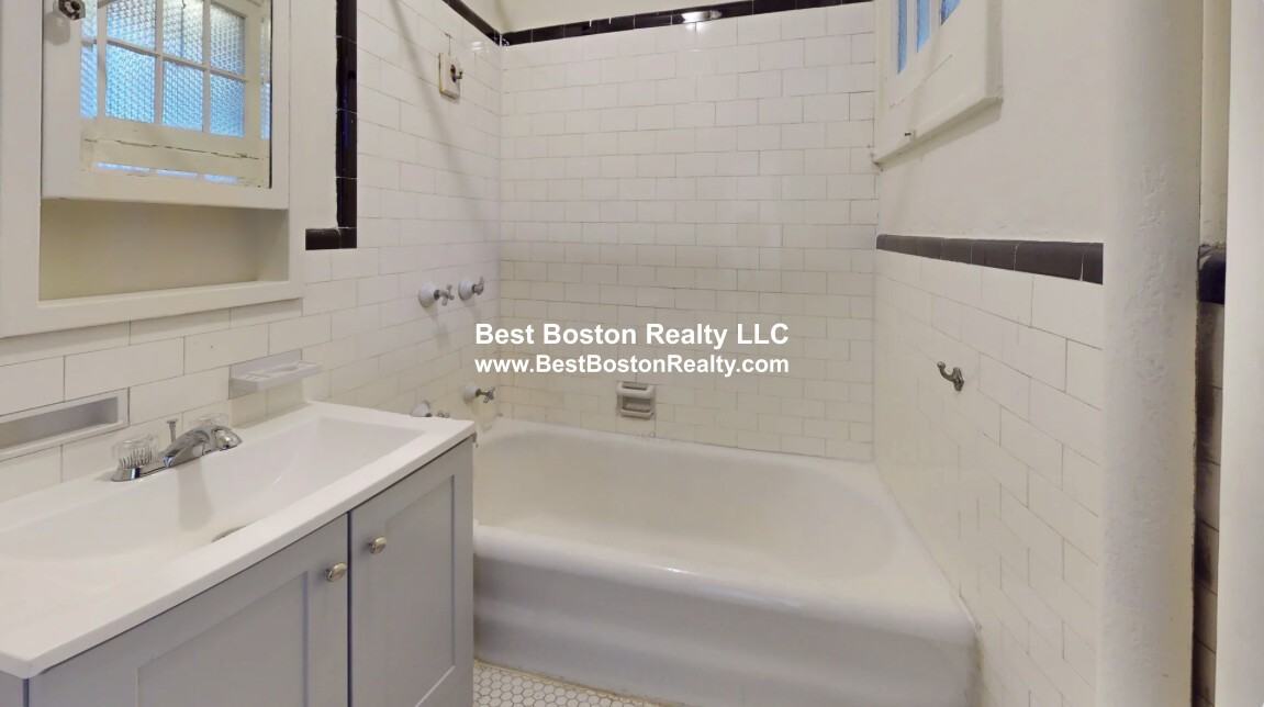 16 W Wyoming Ave #4