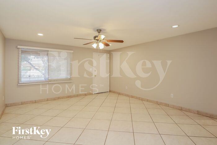 1401 W Surrey Ave - Photo 2 of 16