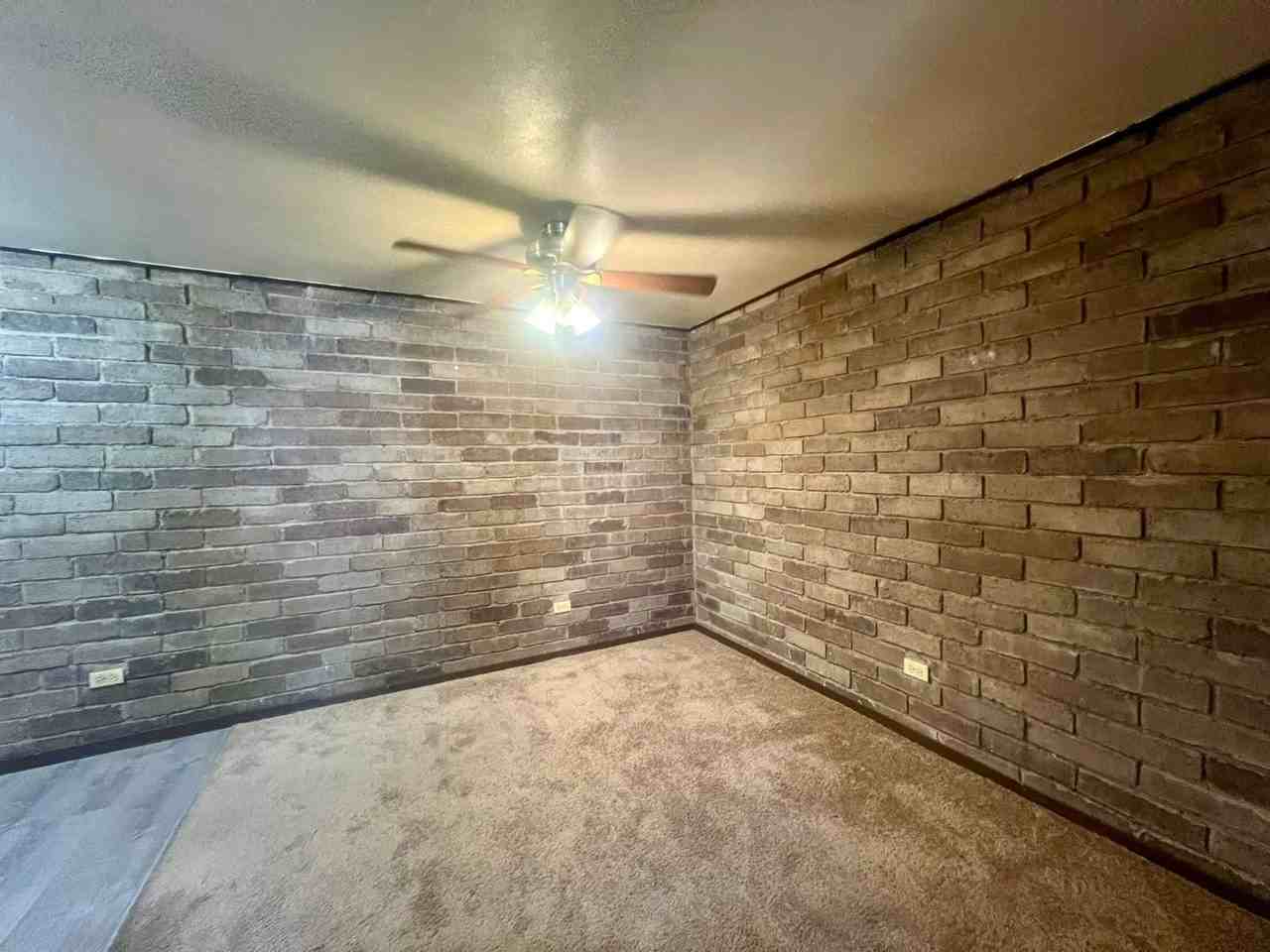 404 Kellywood Mnr - Photo 2 of 9