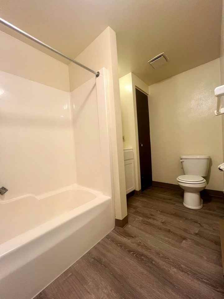404 Kellywood Mnr - Photo 7 of 9