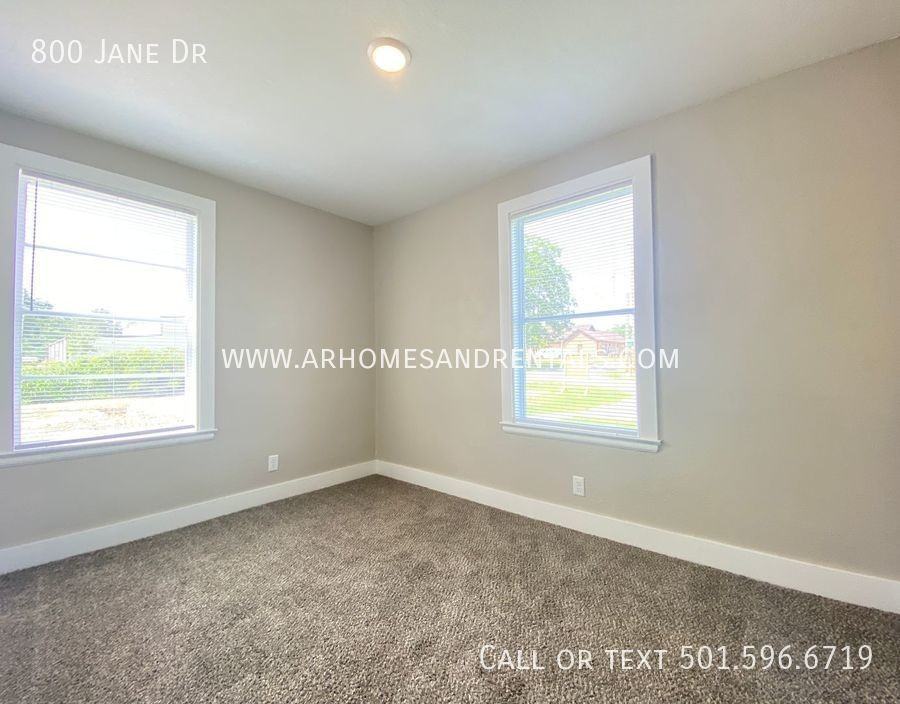 800 Jane Dr - Photo 3 of 11