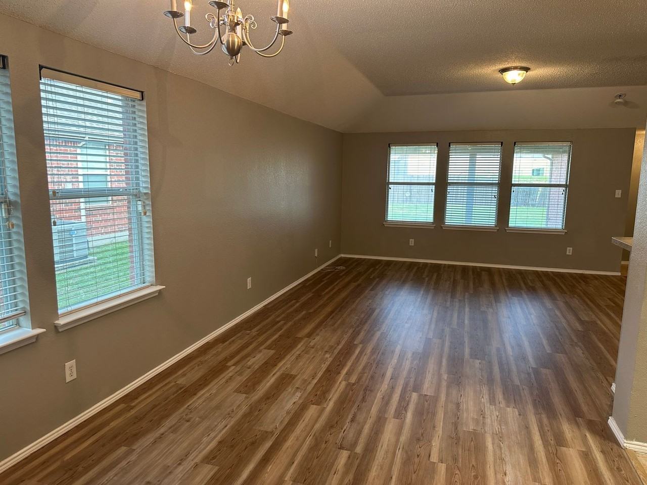 308 Chinaberry Trl - Photo 4 of 21