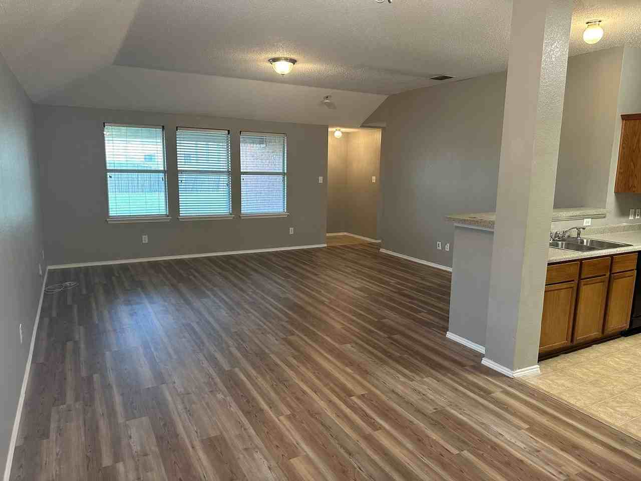 308 Chinaberry Trl - Photo 5 of 21