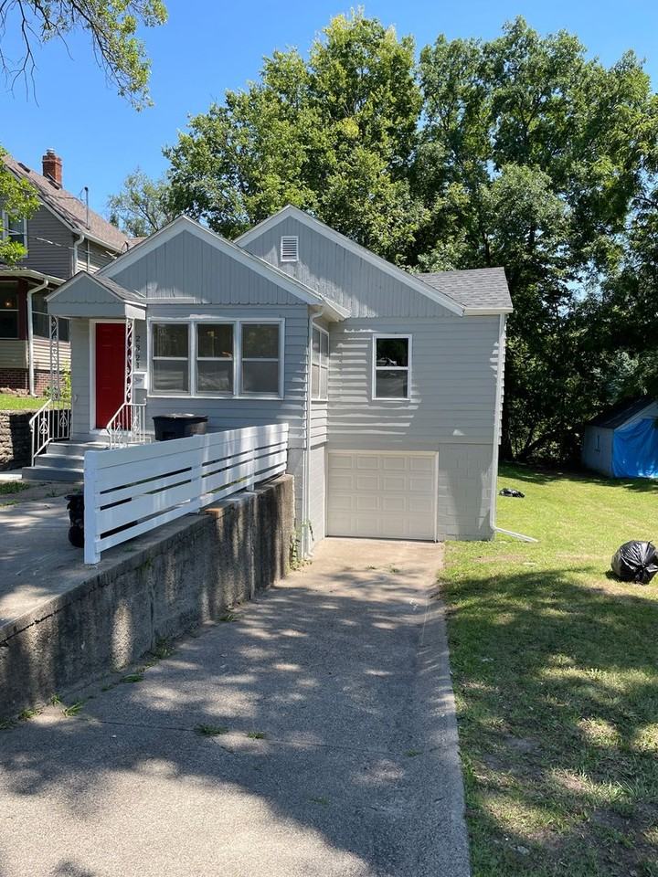 2321 30th St - Photo 2 of 14