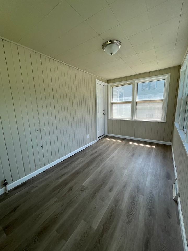 2321 30th St - Photo 3 of 14