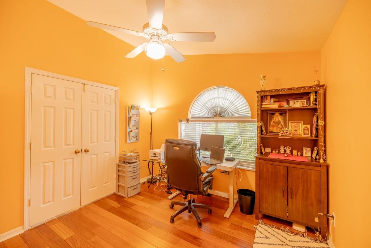 816 Sandcastle Cir - Photo 2 of 20