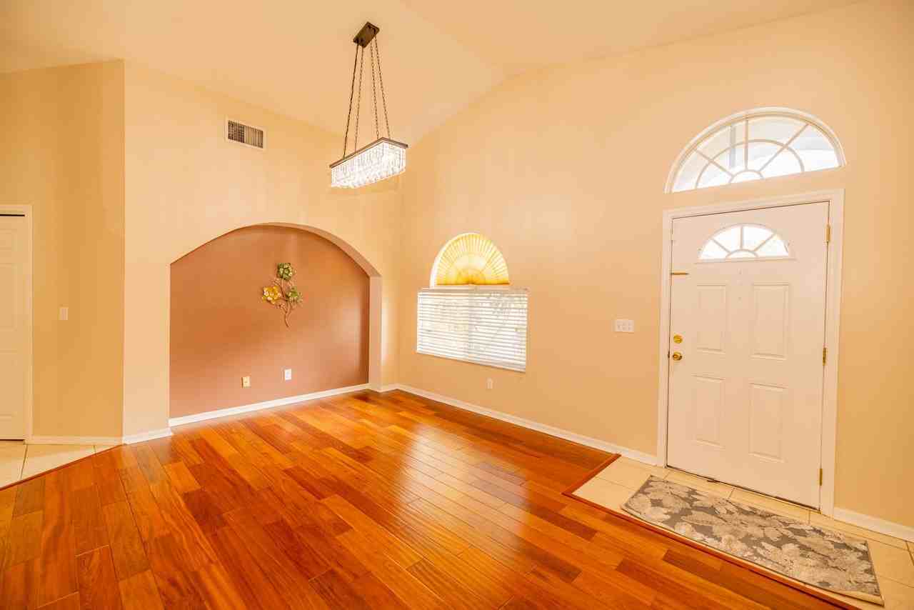 816 Sandcastle Cir - Photo 3 of 20