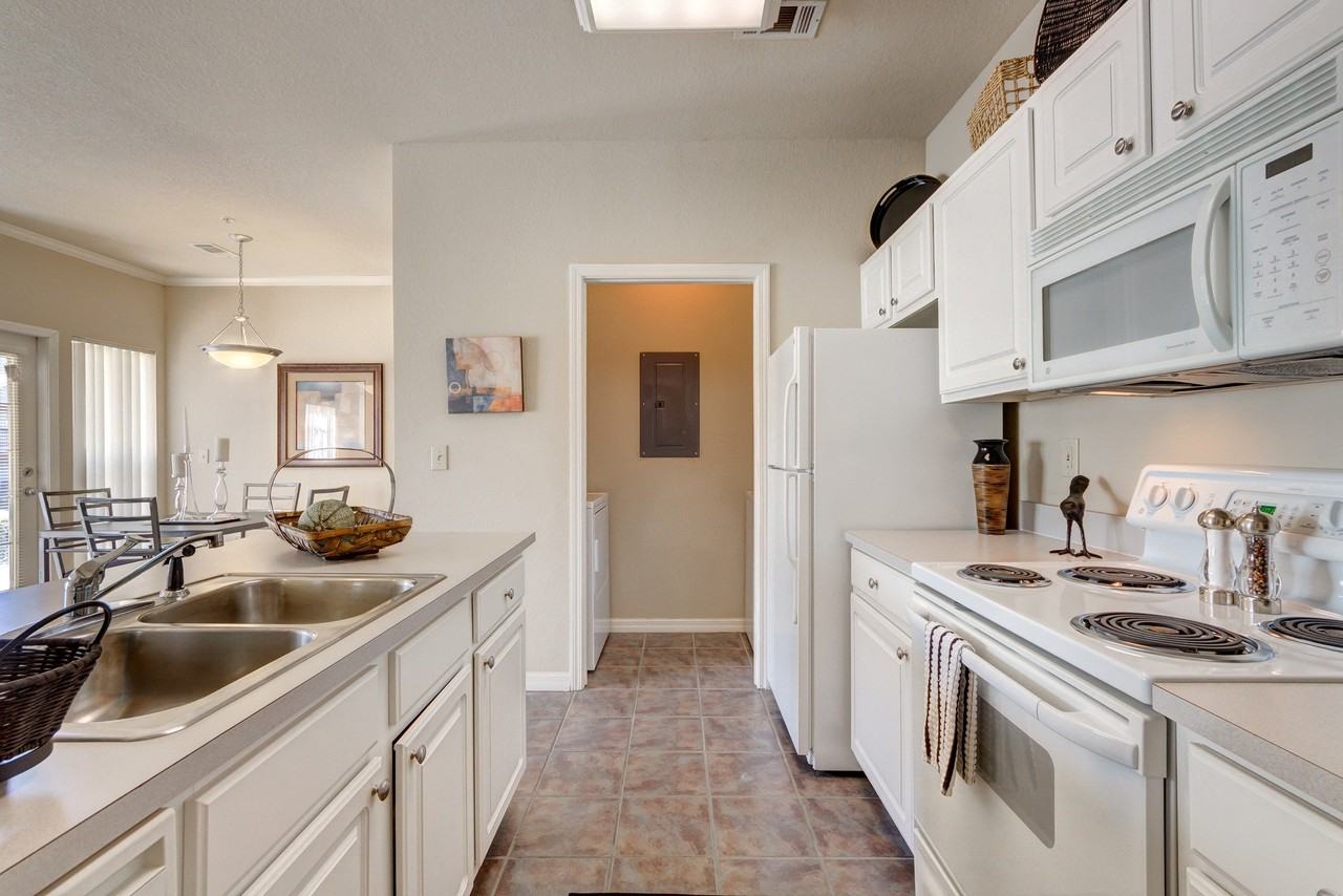 Lincoln Villas on Memorial - Photo 3 of 29