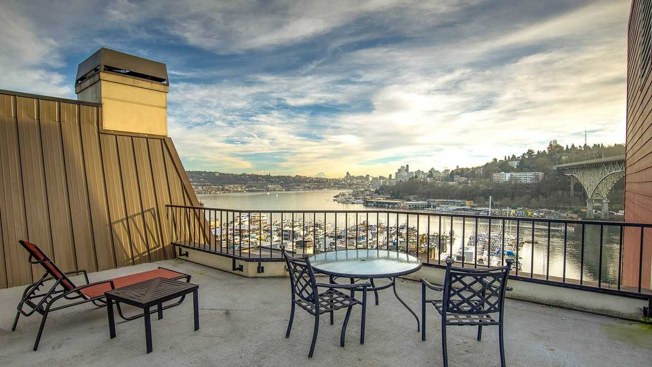 St. James Tower - Photo 3 of 18