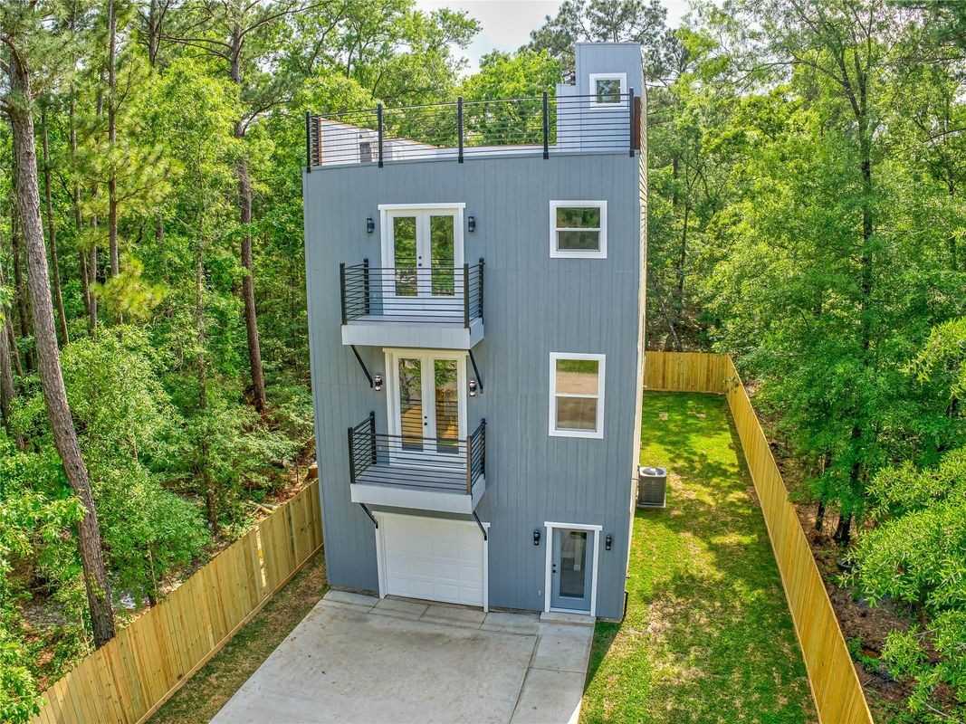 107 Cloverdale - Photo 2 of 24