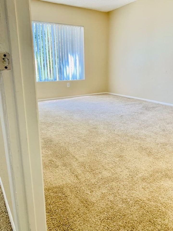 Desert Springs Apartments - Photo 5 of 50