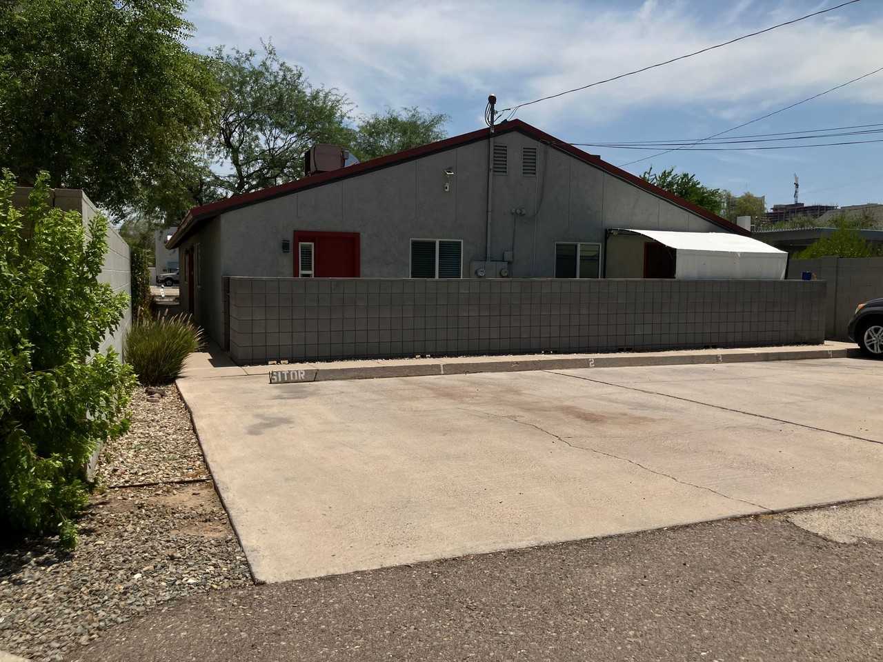 Beautifully Remodeled 2 bedroom, 1 Bath! Full Size washer and dryer!! - Photo 3 of 8