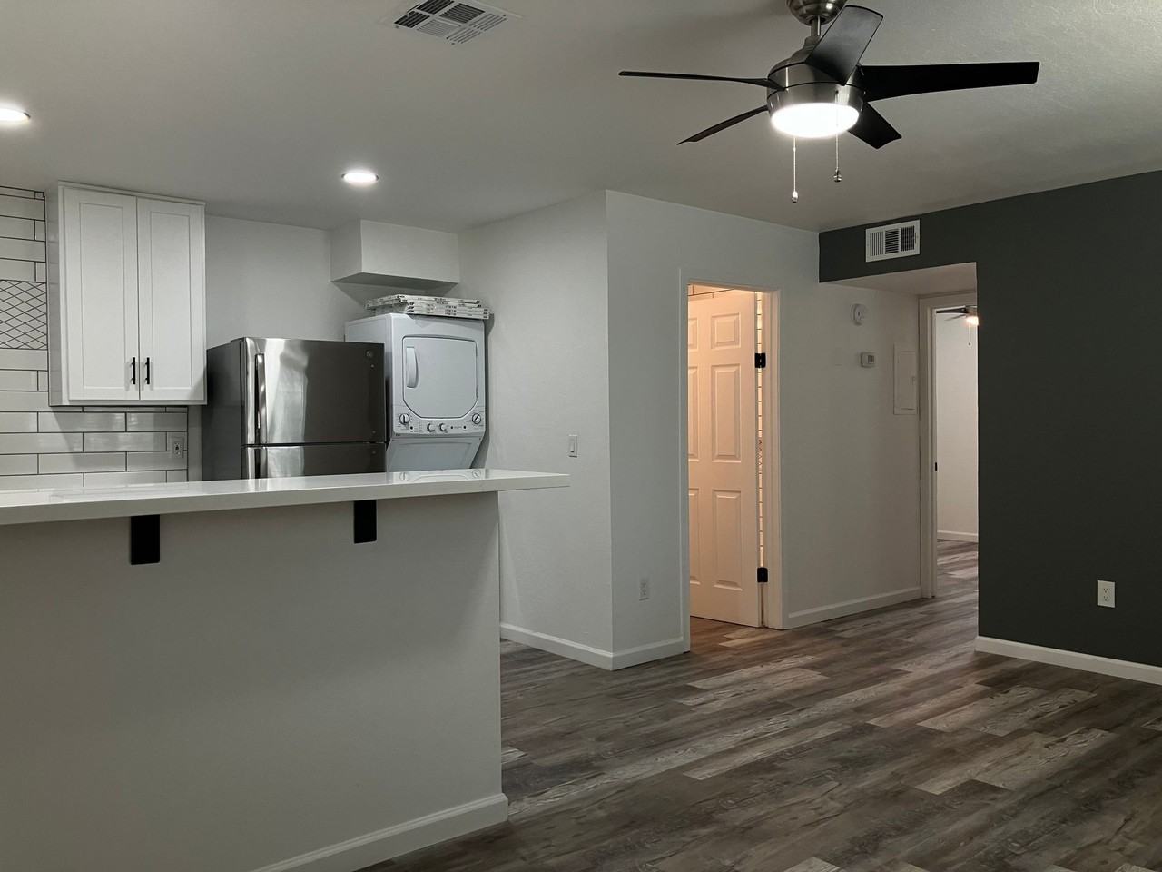 Beautifully Remodeled 2 bedroom, 1 Bath! Full Size washer and dryer!! - Photo 6 of 8