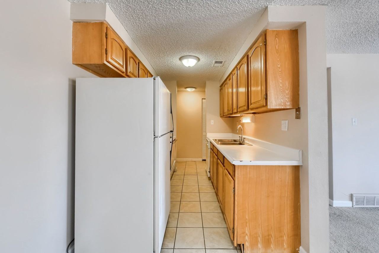 130 E Highline Cir - Photo 2 of 36