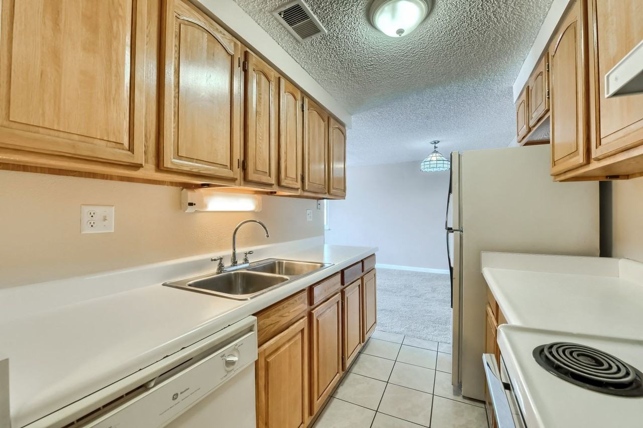 130 E Highline Cir - Photo 4 of 36