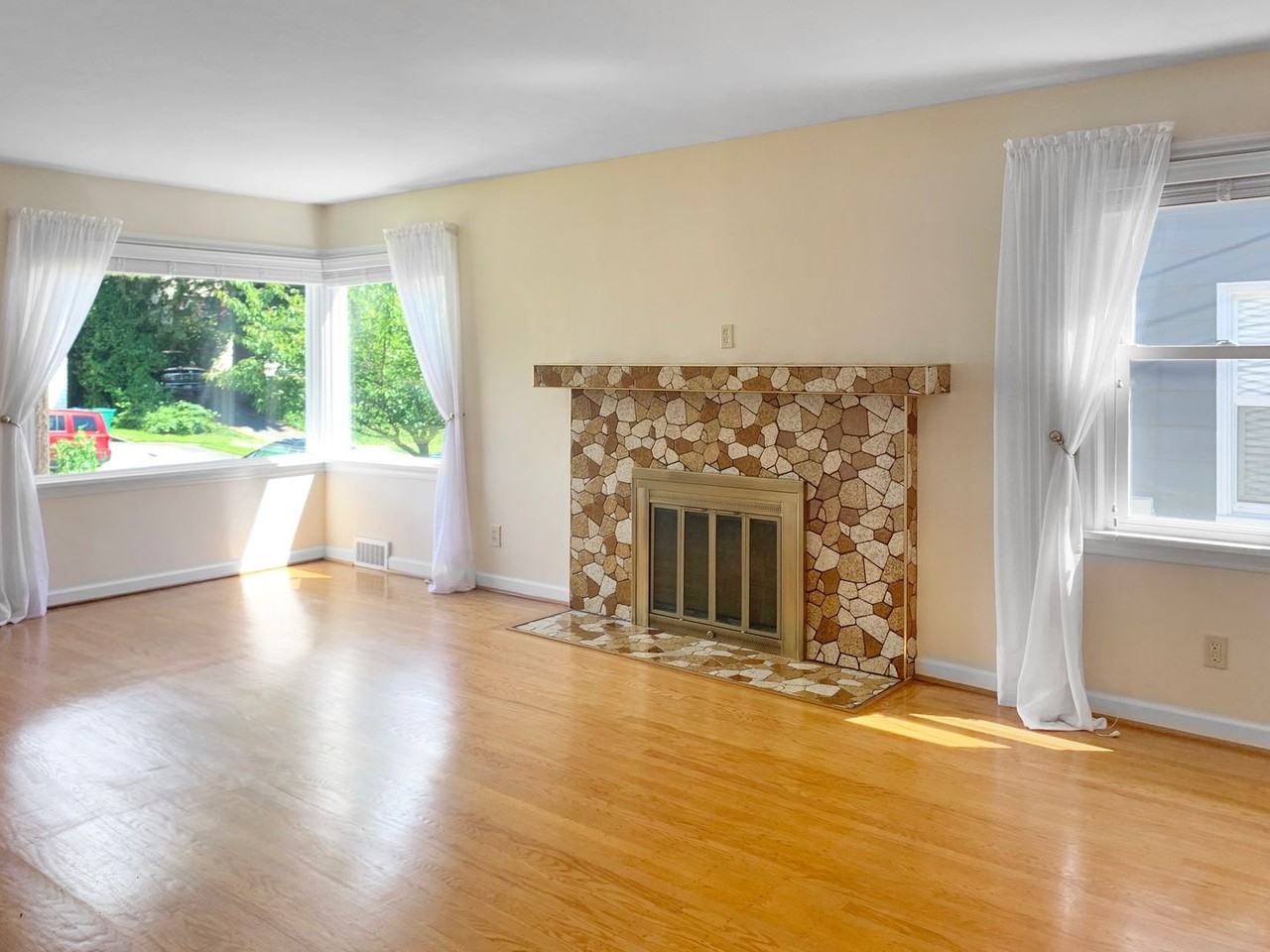 7745 2nd Ave Ne - Photo 3 of 18