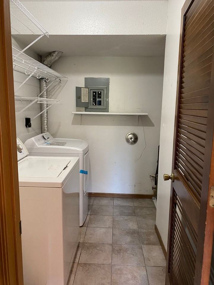 2584 Bluff View Dr - Photo 3 of 11