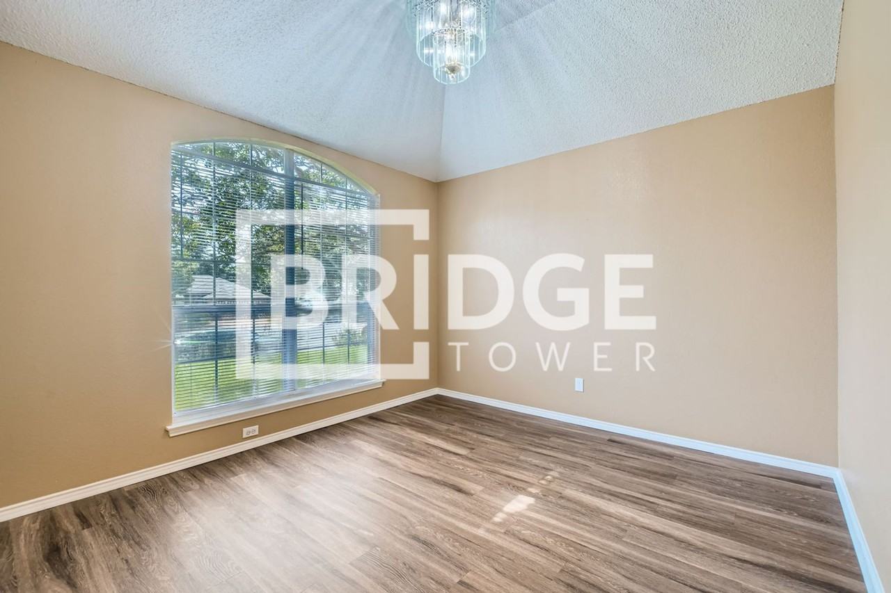 409 Kelley Ct - Photo 4 of 18