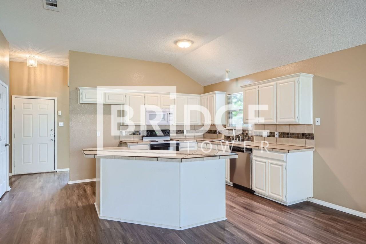 409 Kelley Ct - Photo 5 of 18