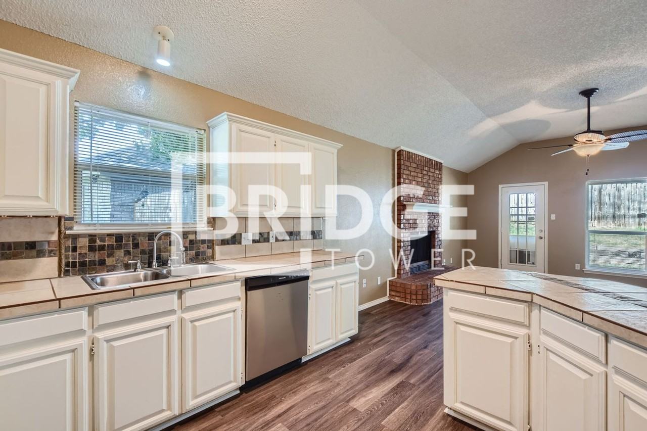 409 Kelley Ct - Photo 7 of 18