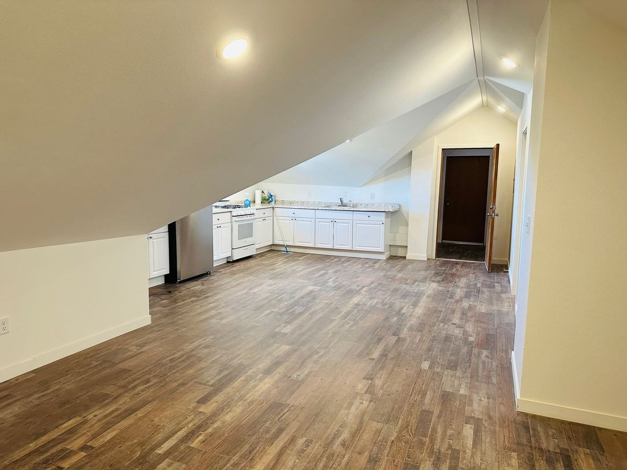 921 E 4th St #17 - Photo 3 of 16