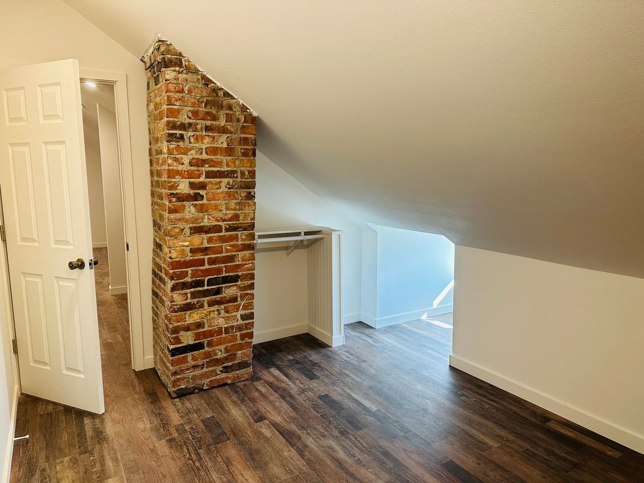 921 E 4th St #17 - Photo 5 of 16