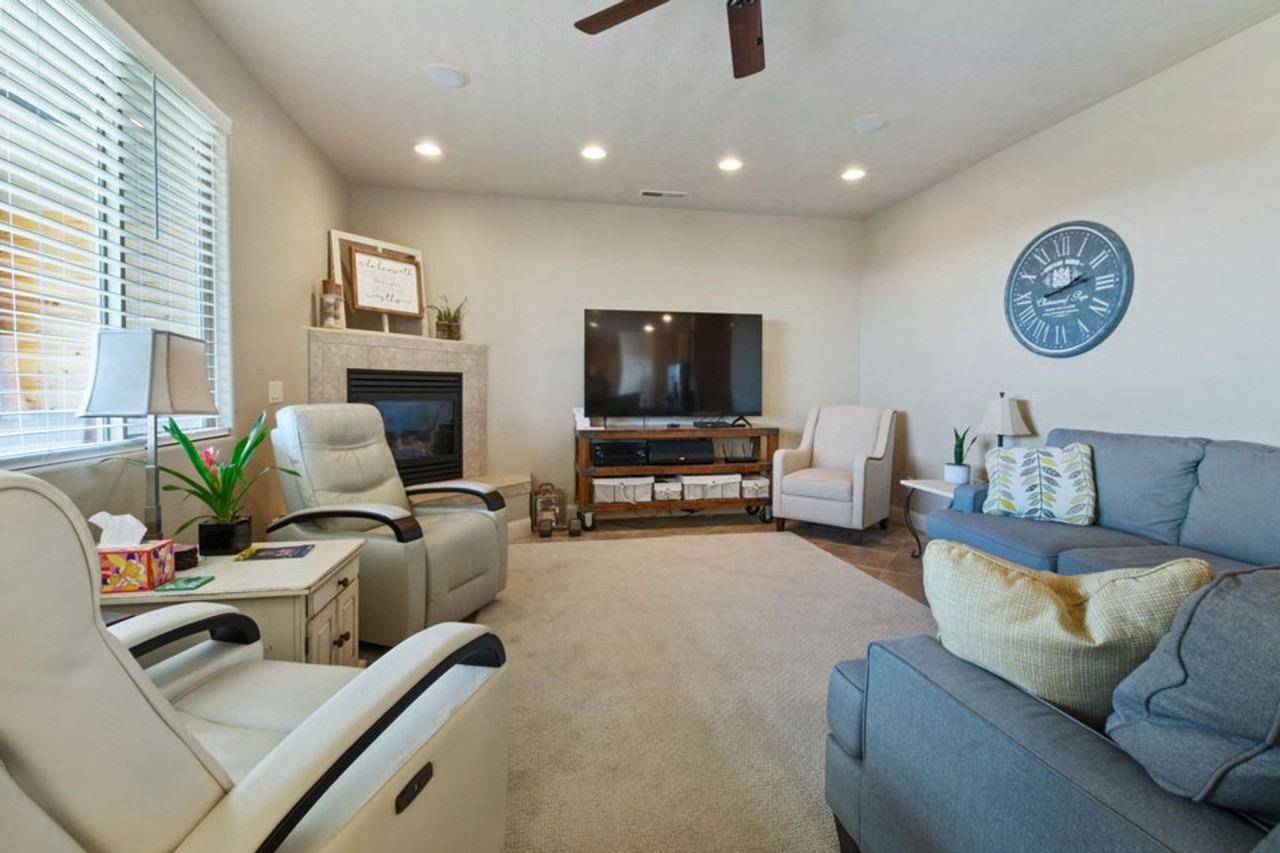 151 W 685 S - Photo 4 of 22