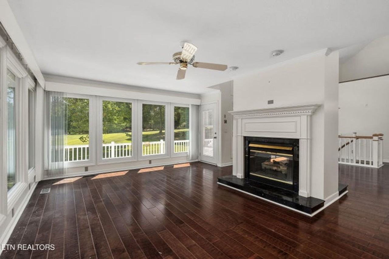 207 Dorchester Ct - Photo 3 of 8