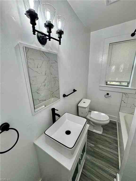 306 West 35th Street - Photo 3 of 9