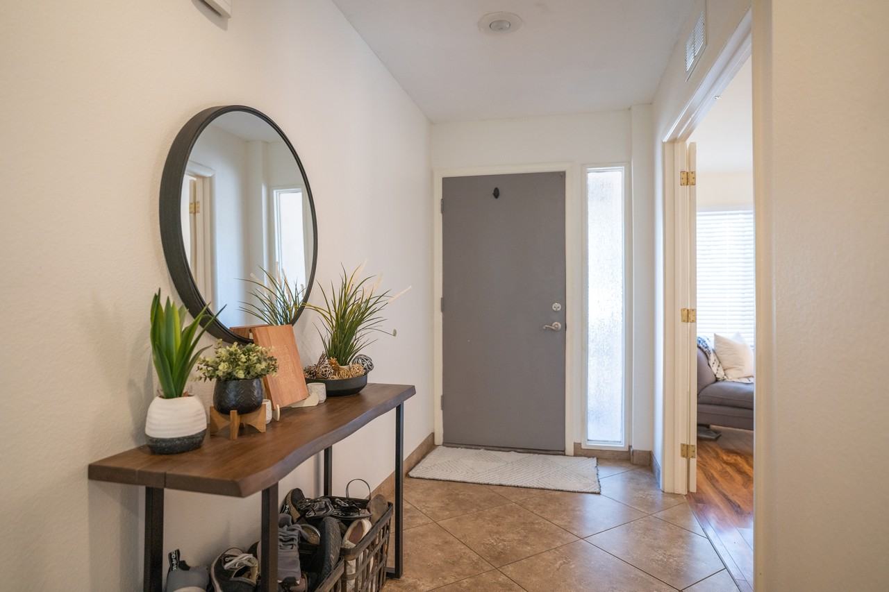 1720 W Isabella Ave - Photo 2 of 21