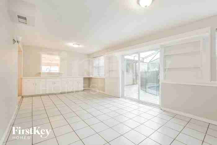 7039 Pecan Ct - Photo 3 of 16