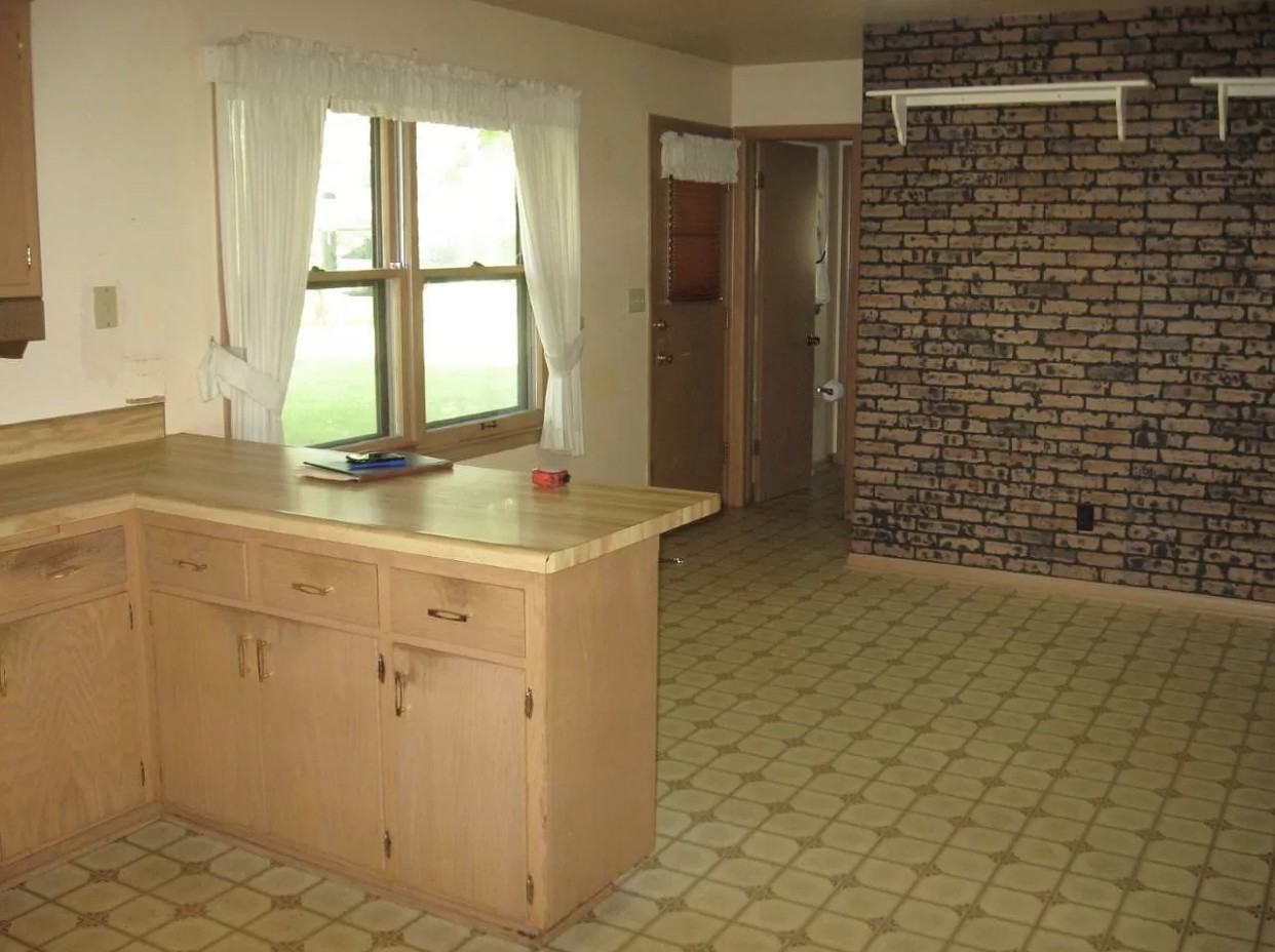 W226S9035 Marianne Ave #NA - Photo 2 of 8