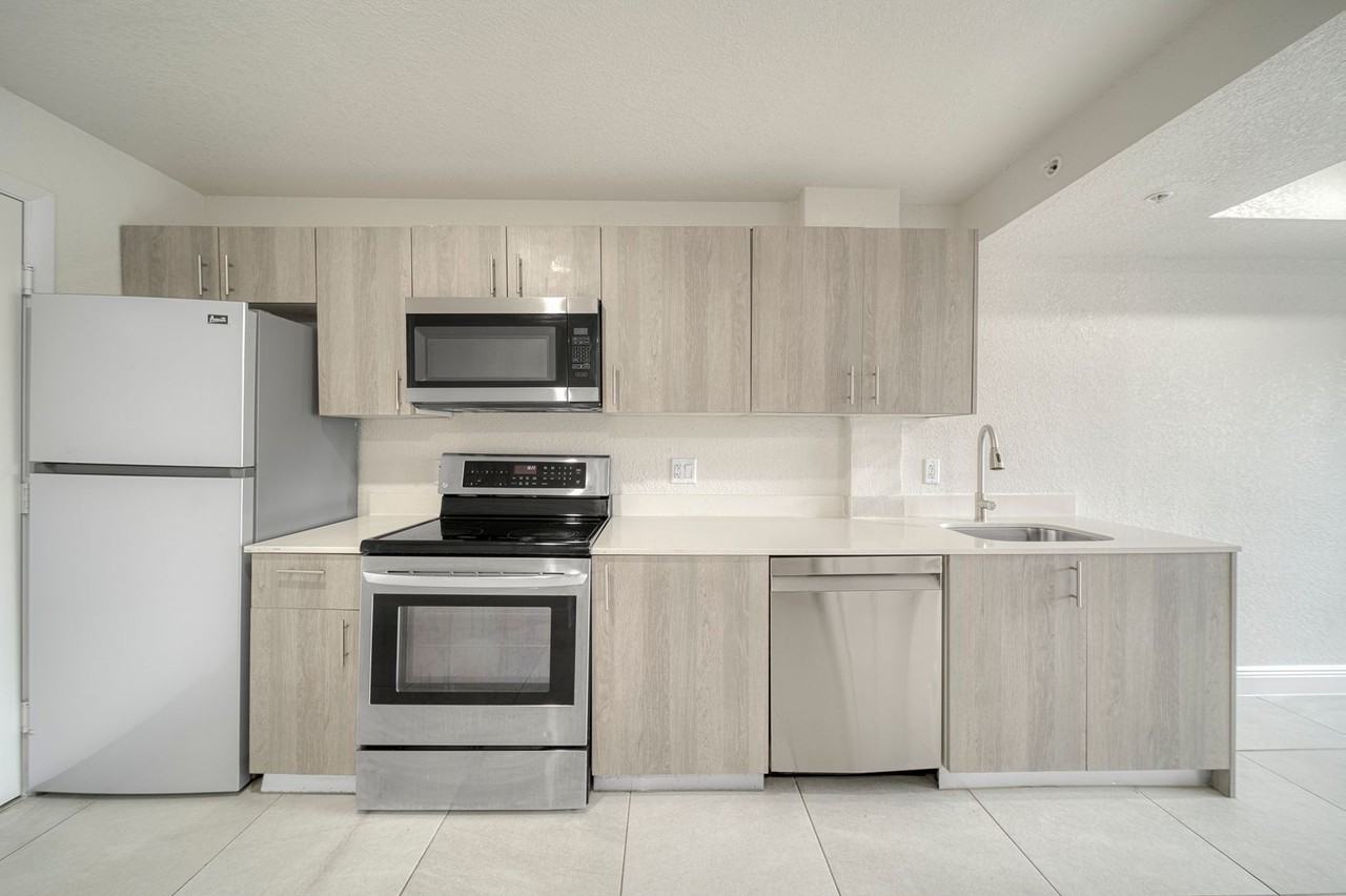 Prestige Waterfront Apartments - Photo 7 of 30