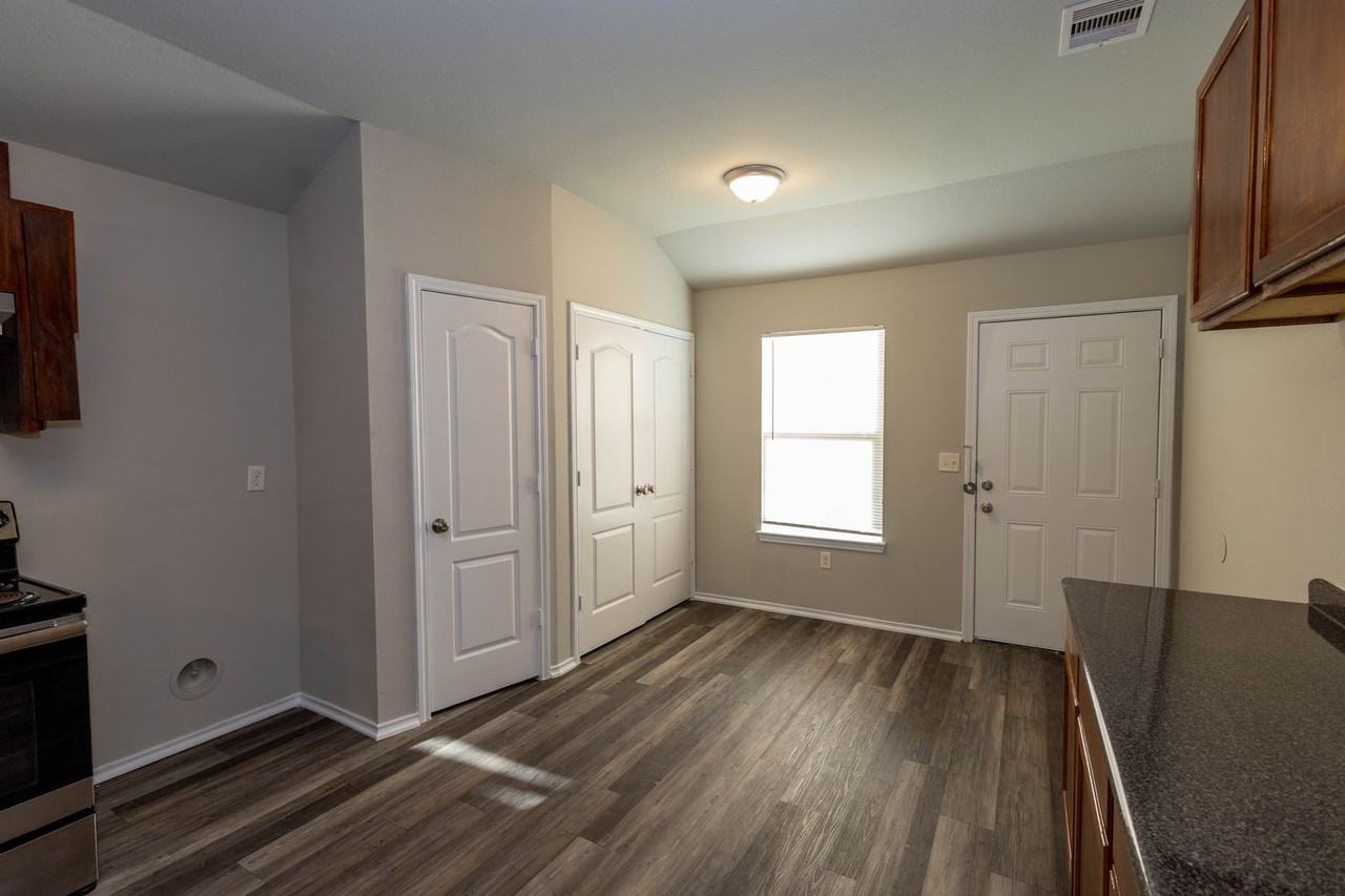 4540 S 5th St - Photo 3 of 22