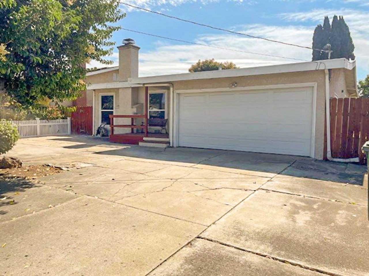 6762 Graham Ave - Photo 5 of 37