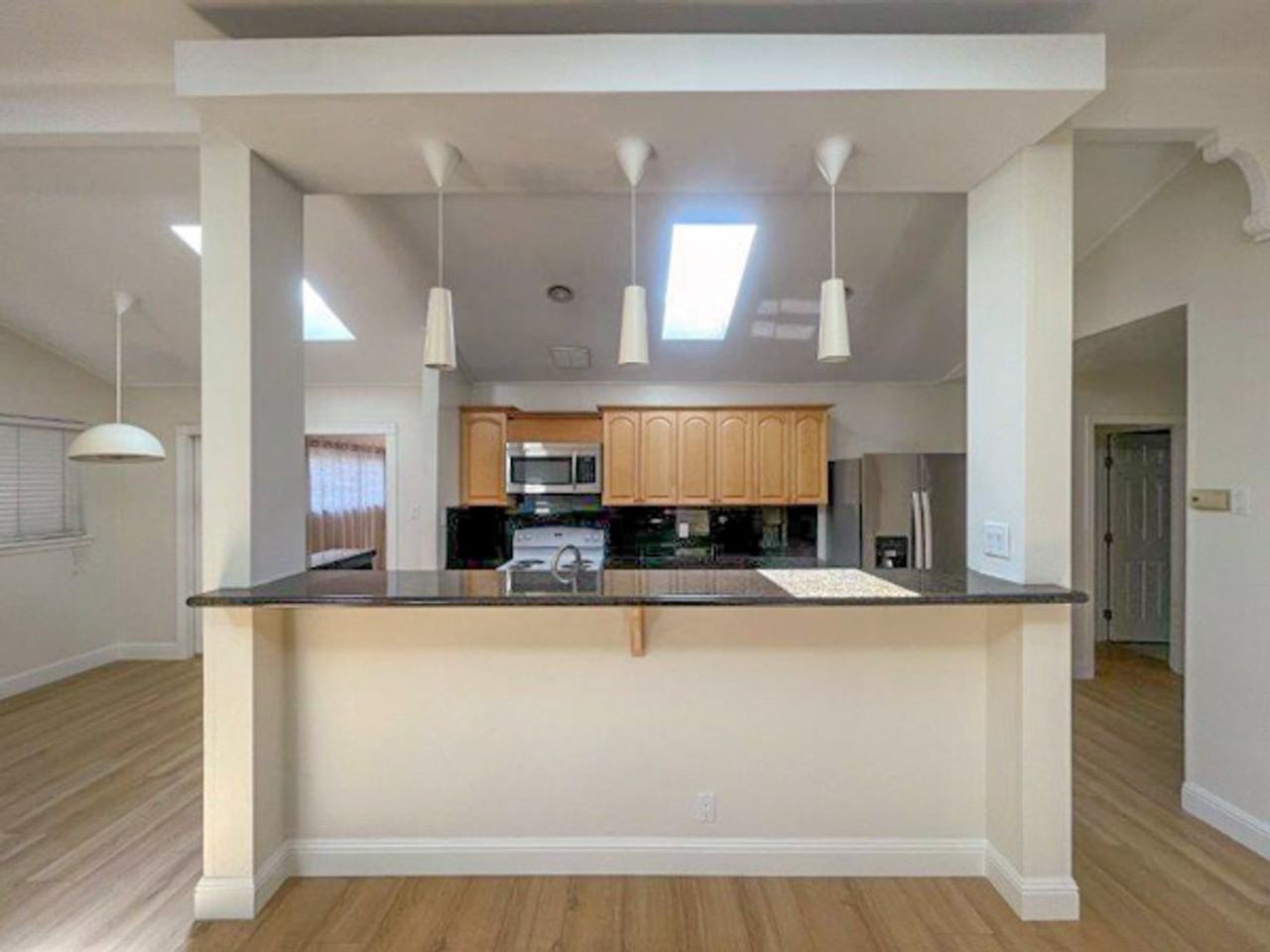 6762 Graham Ave - Photo 2 of 37