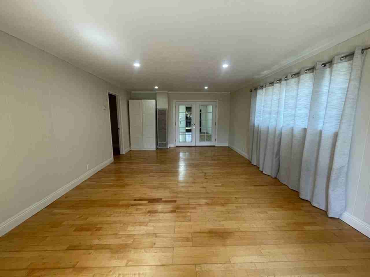 6762 Graham Ave - Photo 6 of 37