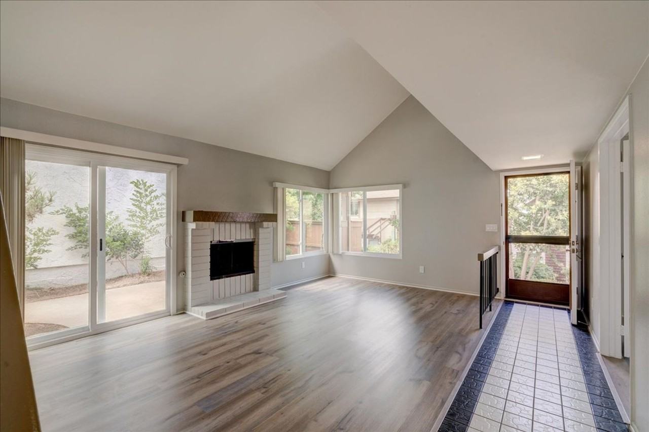 10661 Esmeraldas Dr - Photo 3 of 39