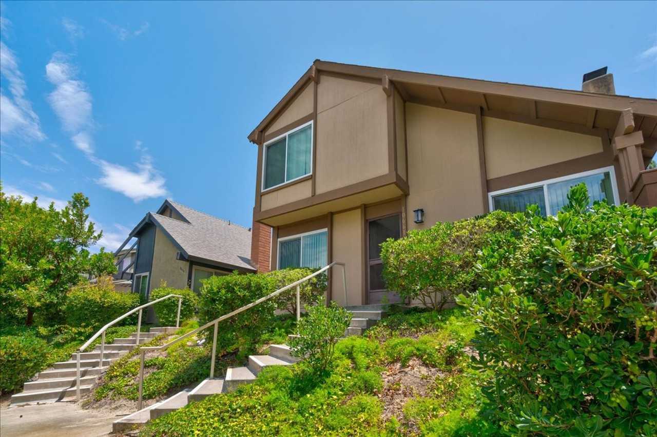 10661 Esmeraldas Dr - Photo 2 of 39