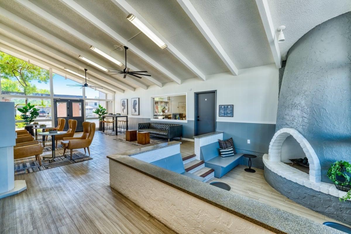 1737 W Missouri Ave - Photo 2 of 9