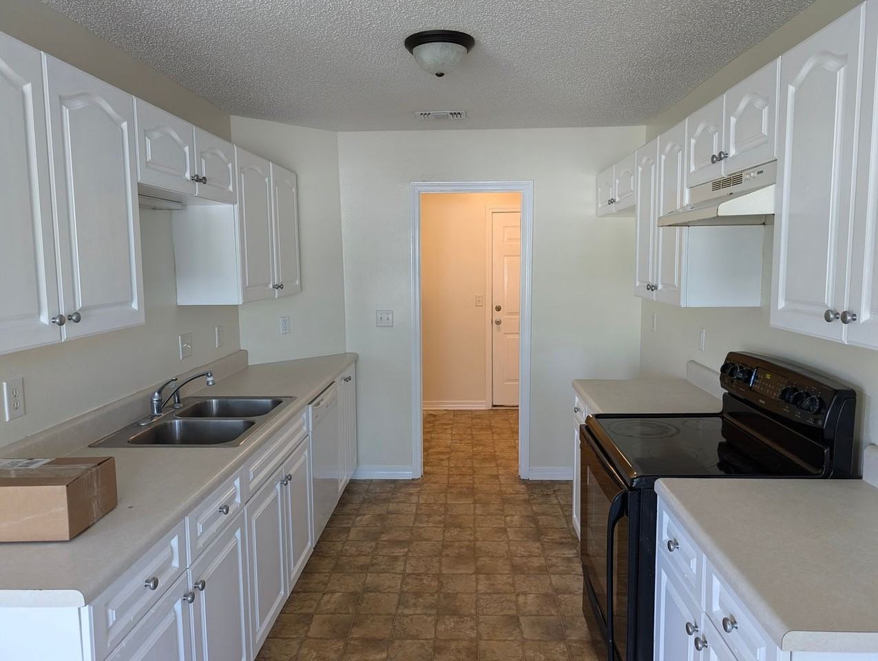 223 Tiffot Ct - Photo 7 of 18