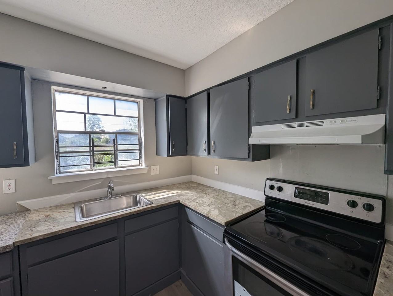 210 Helen St #208 - Photo 3 of 9