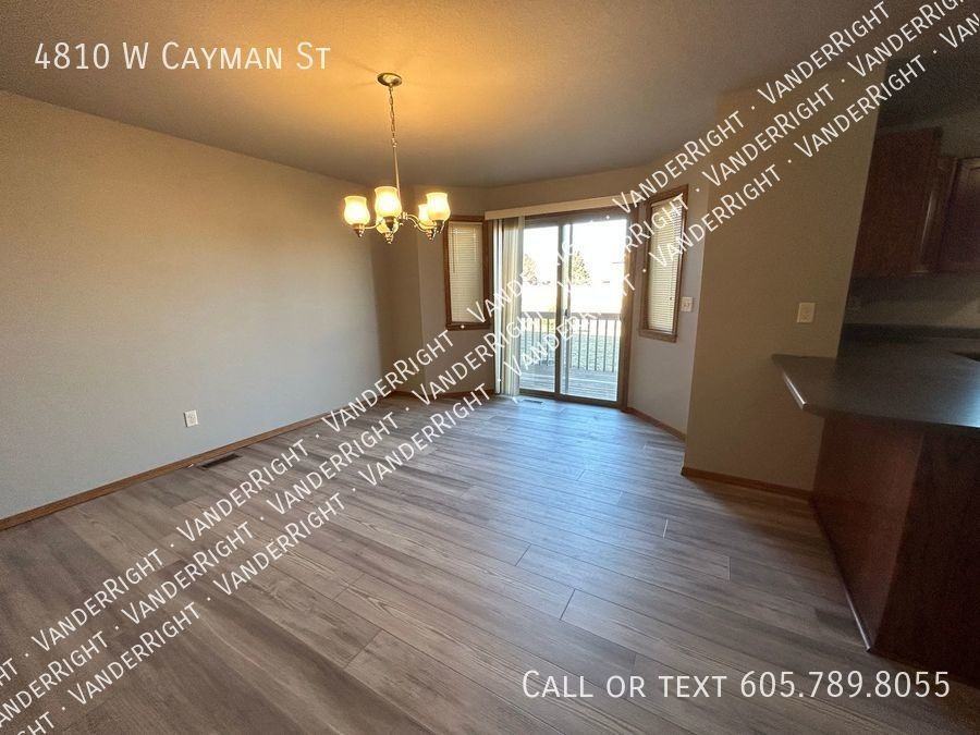 4810 W Cayman St - Photo 2 of 23