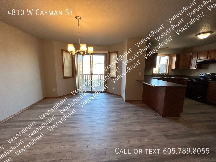 4810 W Cayman St - Photo 3 of 23