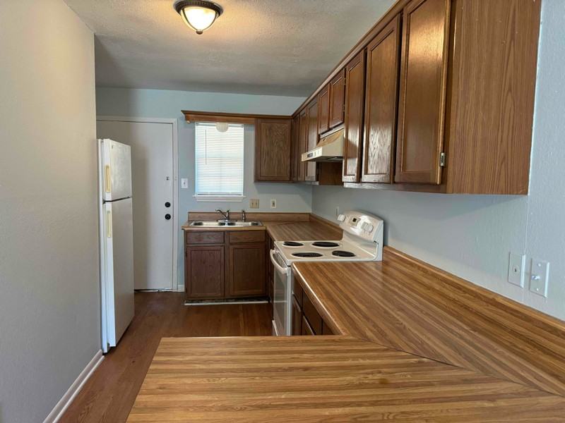 1607 West Elm Street - Photo 2 of 11