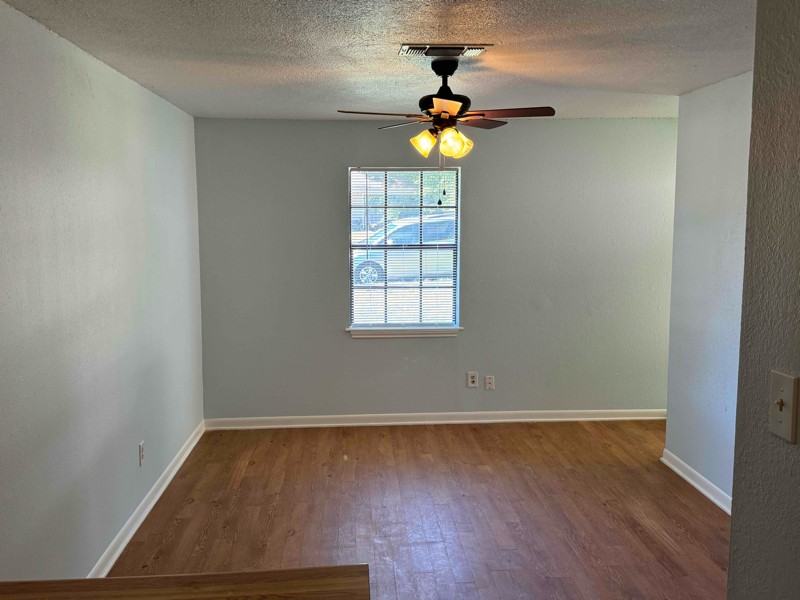 1607 West Elm Street - Photo 4 of 11