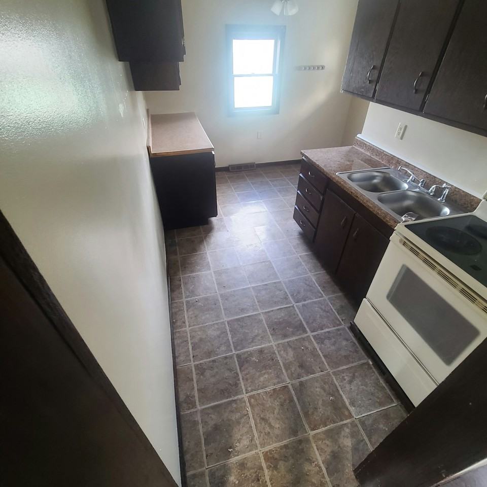 622 Broad Avenue Northwest, Unit 2 - Photo 2 of 5